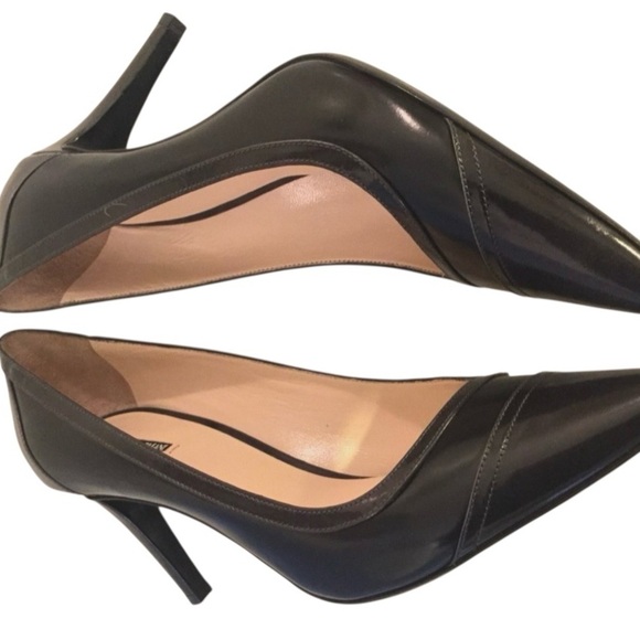 GIORGIO ARMANI BLack Leather, Pointed Toe Asymetric Vamp Pumps Wm Sz 39.5 Italy​ - Picture 11 of 12